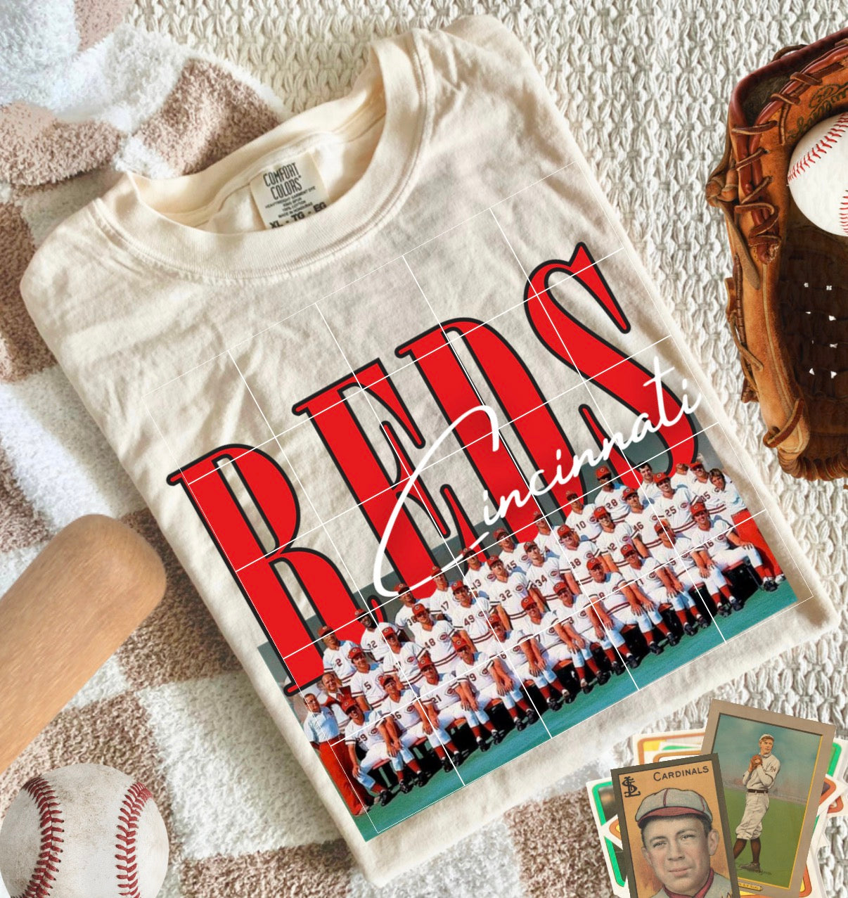Reds 90s aesthetic